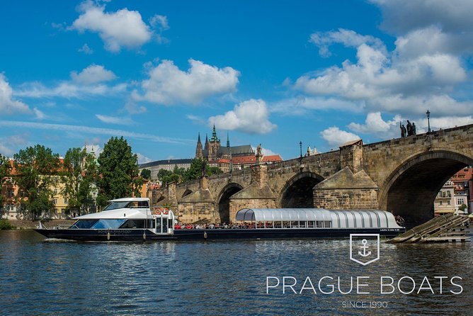 Prague Boats 2-hour Lunch Cruise - Seating Choices: Why Window Tables Matter