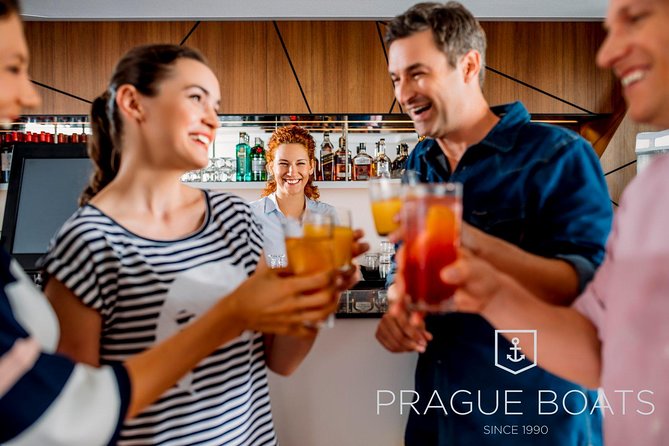 Prague Boats 3-hour Dinner Cruise - Where the Live Music Actually Lands: Pick Your Spot