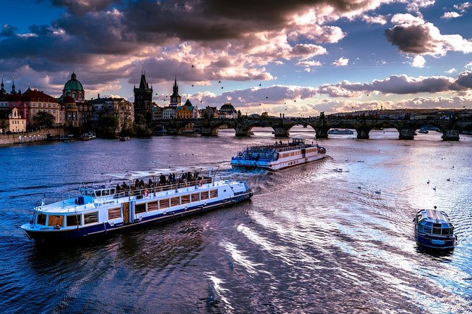 PRAGUE BOATS: 50-Minute Sightseeing Cruise - Where to meet by the river, and how to avoid the common map trap