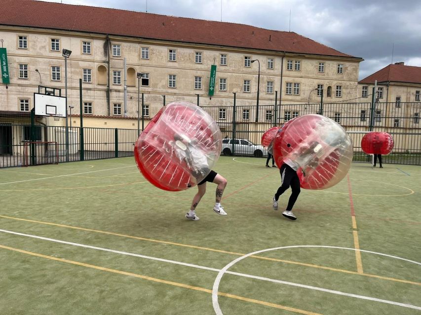 Prague: Bubbles football in city centre of Prague - Meeting at the huge brown gate and finding the field