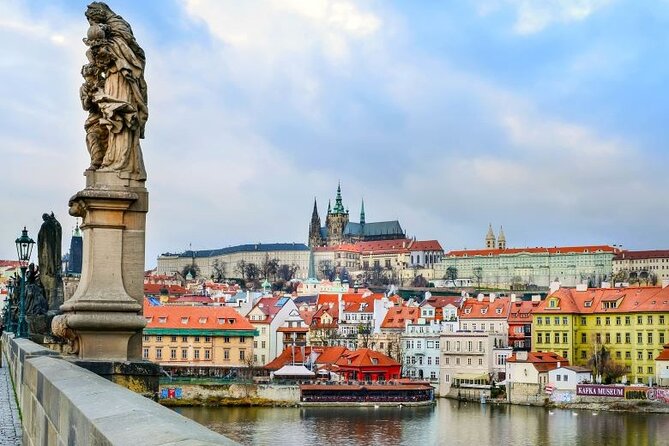 Prague: Bus Tour, Walking Tour, River Cruise and Lunch - Prague Castle Walk Plus Kampa and Charles Bridge Stops