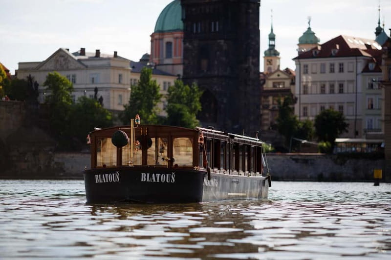 Prague: Canal Cruise Around Charles Bridge - Key things that make this cruise worth your time