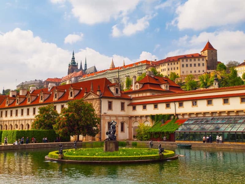 Prague Castle: 1-Hour Introduction Tour with Entry Ticket - Why this 1-hour start at Prague Castle makes sense