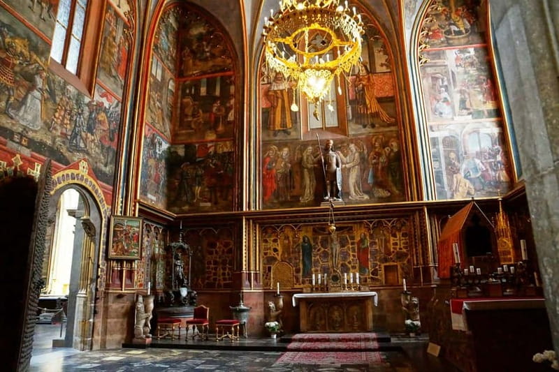 Prague Castle: 1-Hour Introduction Tour with Entry Ticket - St. George’s Basilica: the oldest surviving church in the castle