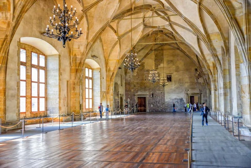 Prague Castle: 1-Hour Introduction Tour with Entry Ticket - Golden Lane: tiny guard houses with big personality