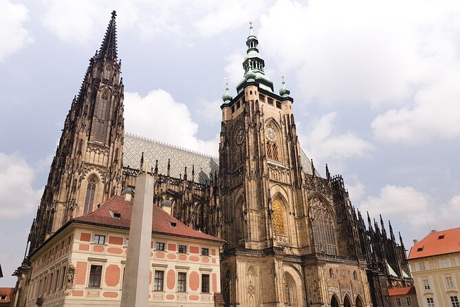 Prague Castle: Admission Ticket With Bus Transfer And Audioguide - Meeting at GET PRAGUE GUIDE, then straight to the Castle