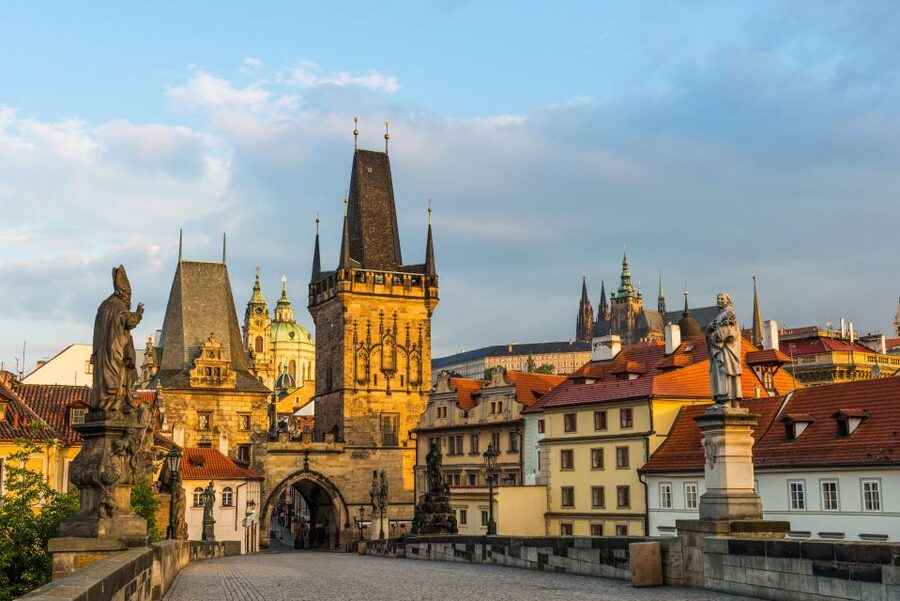 Prague: Castle and Jewish Quarter Tour - Old Town Square and the Astronomical Clock Area