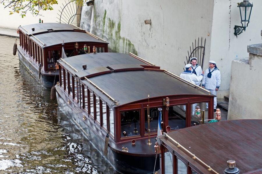 Prague: Castle and Jewish Quarter Tour with Cruise and Lunch - Should you book this Prague Castle and Jewish Quarter tour?