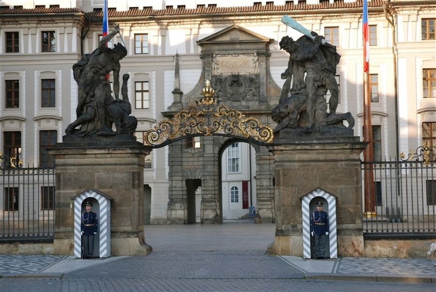 Prague: Castle and Lesser Town Walking Tour with Local Guide - Lesser Town mood: Kampa Island, Devil’s Canal, and river-embankment time
