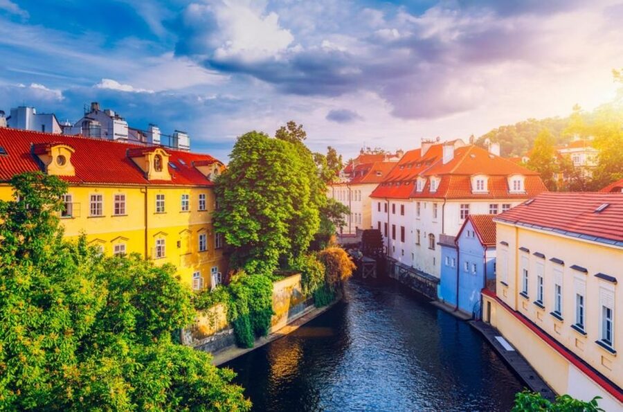 Prague: Castle and Lesser Town Walking Tour with Local Guide - The President’s seat and the feminist convent stop in one coherent story