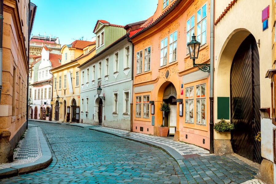 Prague Castle & Castle District: 2-Hour Guided Tour - Guide quality and languages: what you can expect from the group experience