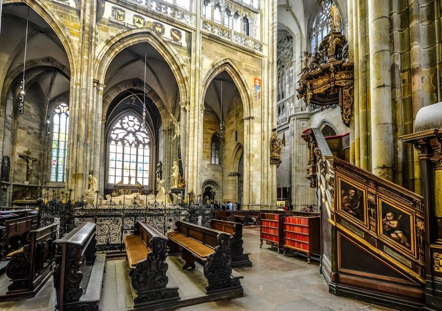 Prague Castle: Private Tour. - Alchemist’s Laboratory, Military Corridor, and the dungeons: Prague Castle gets darker