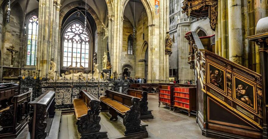 Prague Castle: Royal Palace, Cathedral, and Golden Lane Tour - Key highlights worth your time