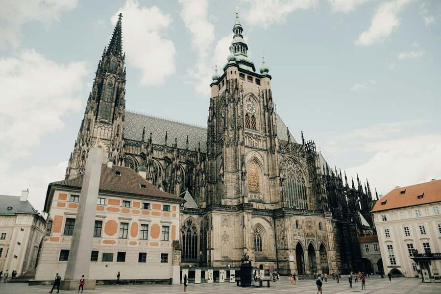 Prague Castle, St. Vitus Cathedral, Royal Palace, St. George's Basilica - Mr. Robert Procházka: why the guide makes or breaks this circuit