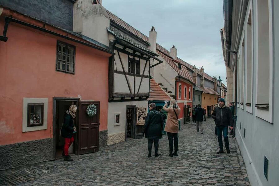 Prague Castle, St. Vitus Cathedral, Royal Palace, St. George's Basilica - What to pack: cold castle layers and comfort basics