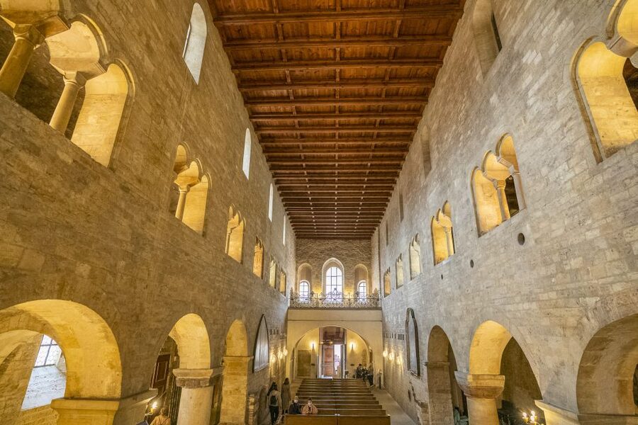 Prague: Castle Tour with Local Guide and Entry Ticket - Headphones Turn Crowd Chaos Into a Clear Story