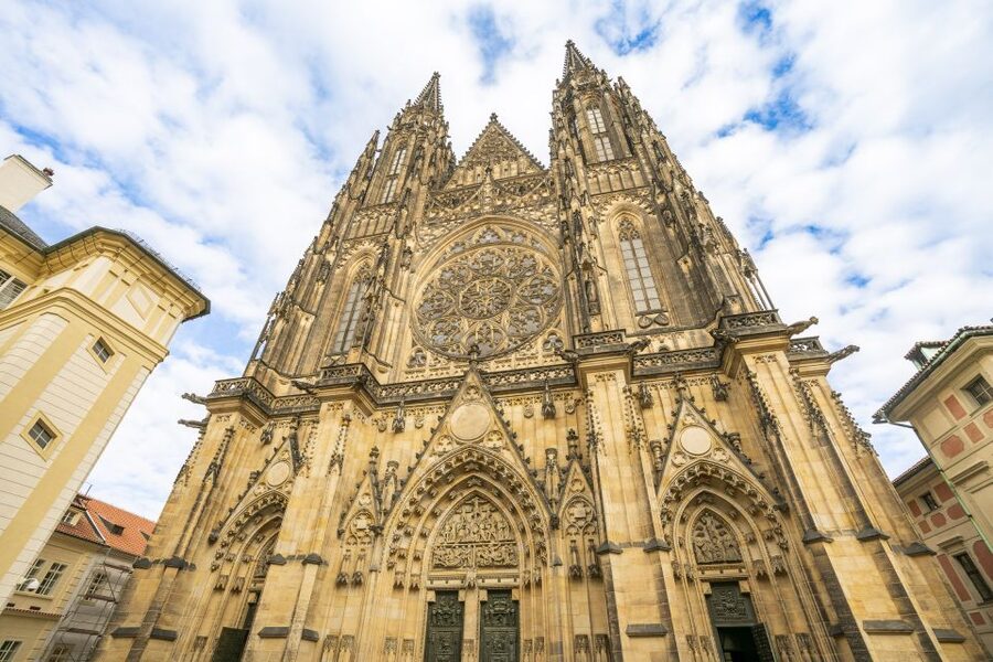 Prague: Castle Tour with Local Guide and Entry Ticket - Old Royal Palace and Vladislav Hall: Vaulted Ceilings and Royal Scale