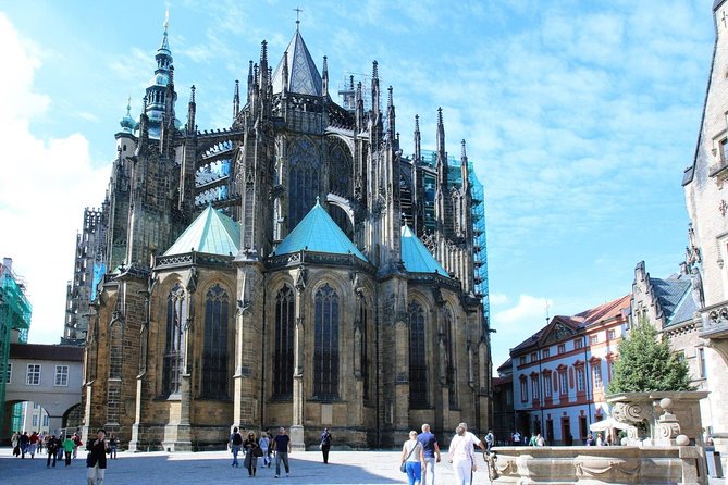 Prague Castle Walking Tour - Crowds, Hearing, and Why the Tour Can Feel Long