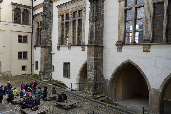 Prague Castle Walking Tour (Tip-based tour) - A tip-based Prague Castle route that keeps the hill moving