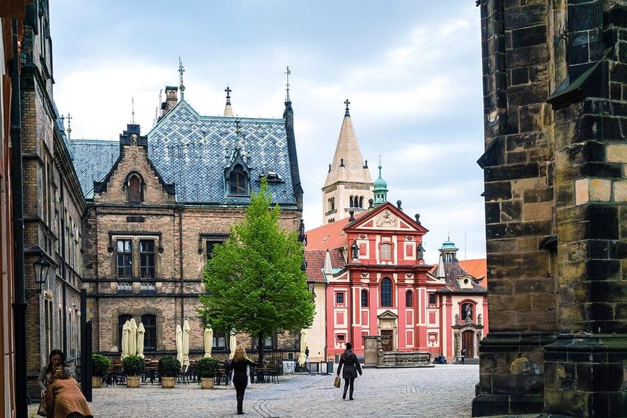 Prague Castle Walking Tour with Live Guide - St Vitus Cathedral: the stop that sets the tone