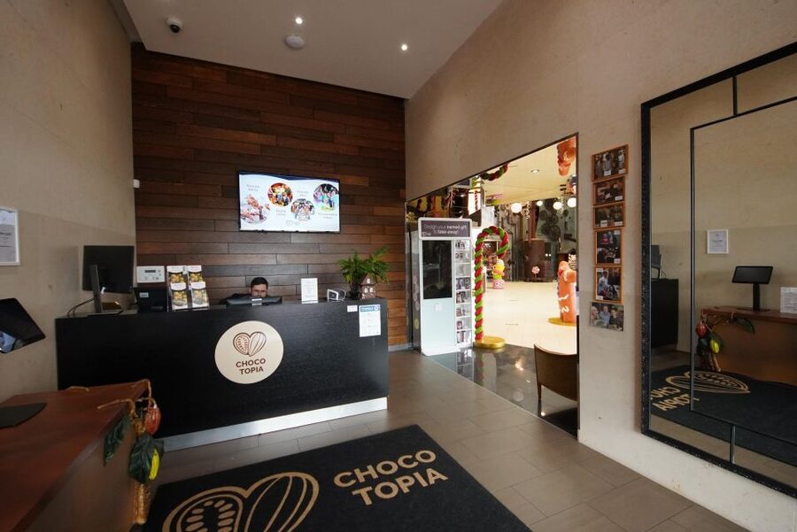 Prague: Chocotopia Chocolate Factory Tour Ticket + Workshop - Mexican plantation, parrots, and your cacao tasting moment