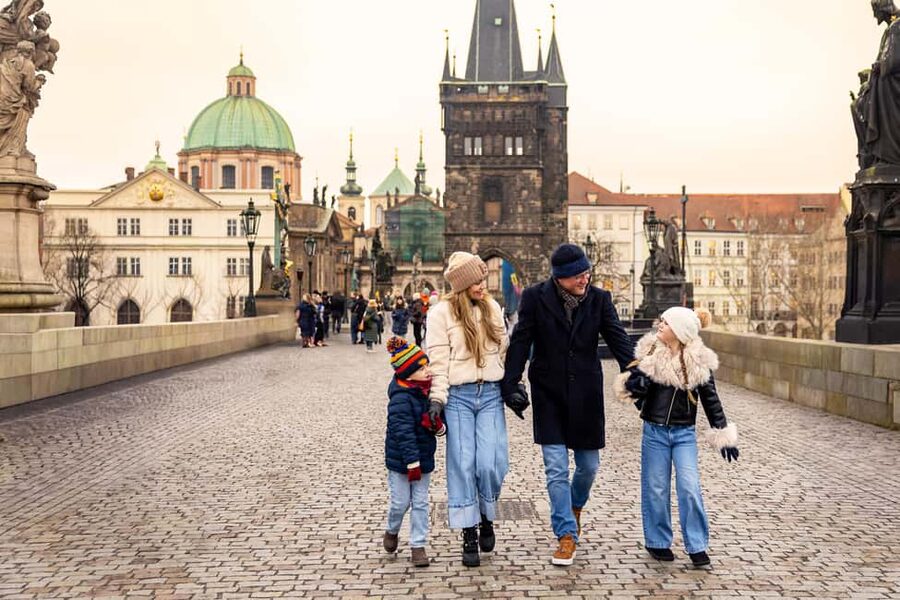 Prague: Christmas/Easter Markets Tour with Photoshoot - Timing, Weather, and What 150 Minutes Really Means