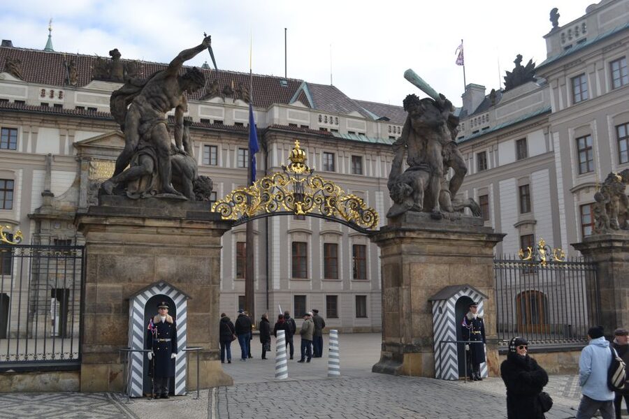 Prague City: 1-Hour Orientation Tour by Bus - Price and value: why $16 can make sense on day one