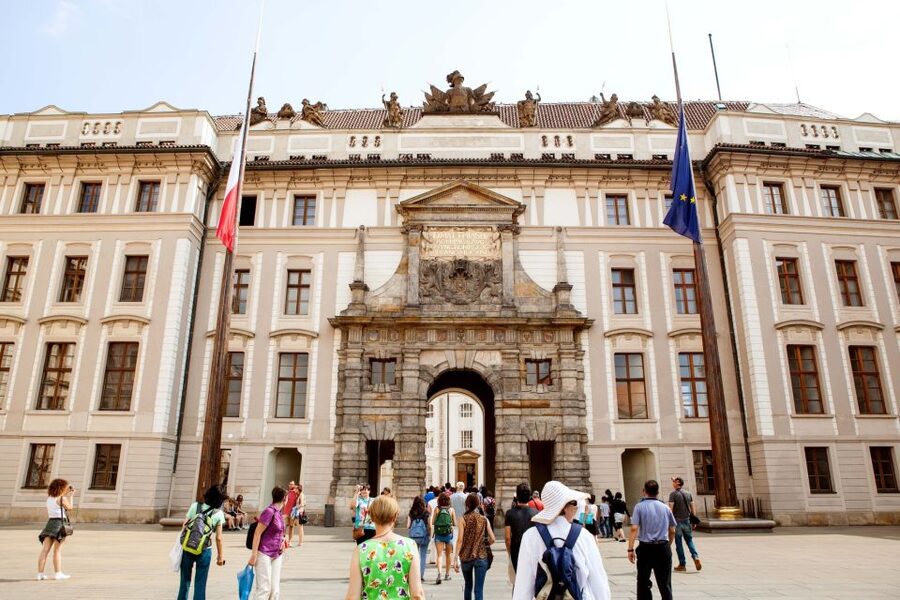 Prague City 3-Hour Tour with Changing of the Guard - A 3-hour route that actually hits Prague Castle and Old Town