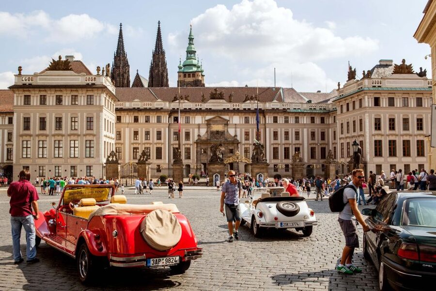 Prague City 3-Hour Tour with Changing of the Guard - Lesser Quarter detour: St. Nicholas Church and the calmer side of the river