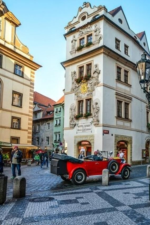 Prague: City Highlights Walking Tour - Prague Castle Complex and St. Vitus Cathedral: The First Big Wow