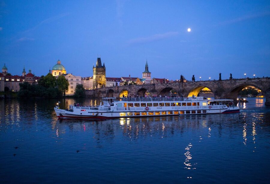 Prague: City Tour and Dinner Cruise with Hotel Pickup - Is It Romantic? And Who Should Book This Style of Night Out