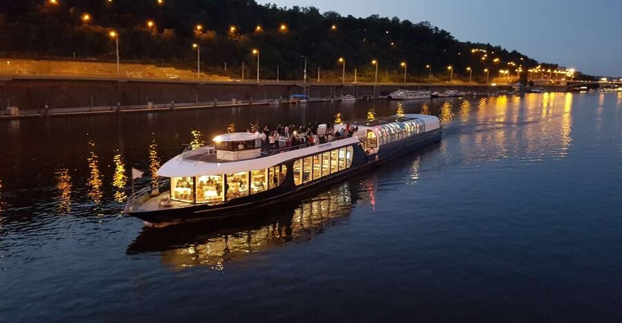Prague: City Tour and Dinner Cruise with Hotel Pickup - Onboard Dinner Cruise: Buffet, Live Music, and the Best Deck