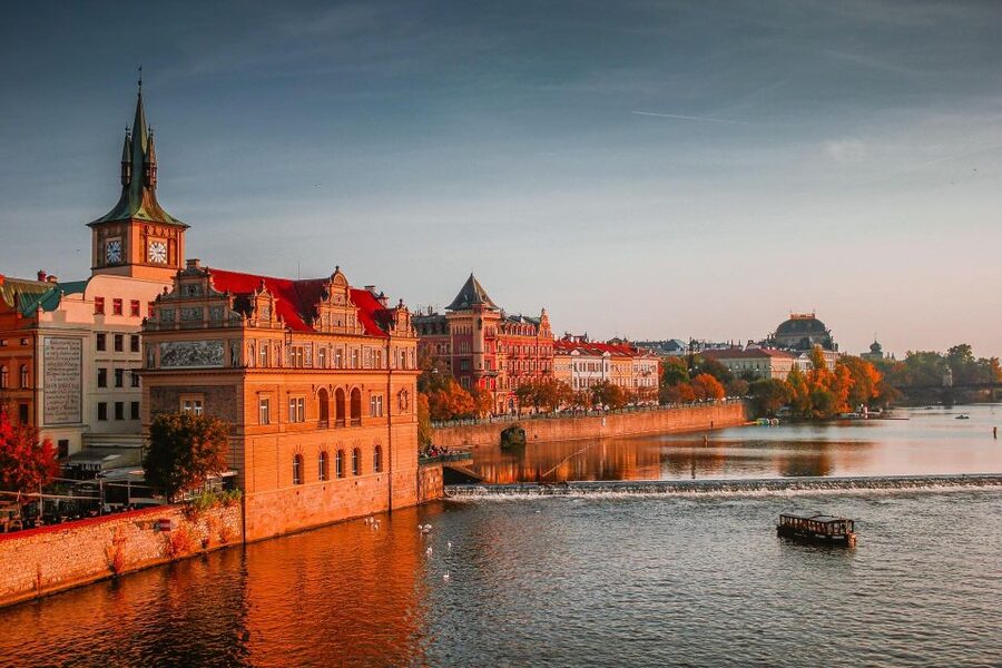 Prague: City Tour in Full - From Malostranská Metro to Prague Castle on a Tram