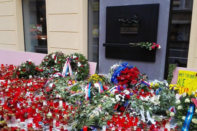 Prague Communism tour with visit of Communism museum - Museum of Communism: Get the Context Before You Look Up