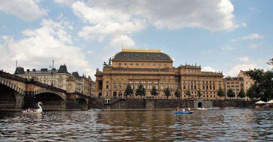 Prague Complete Tour in Spanish & Lunch, Tickets - A One-Day Prague Best-Of, Built Around Walking