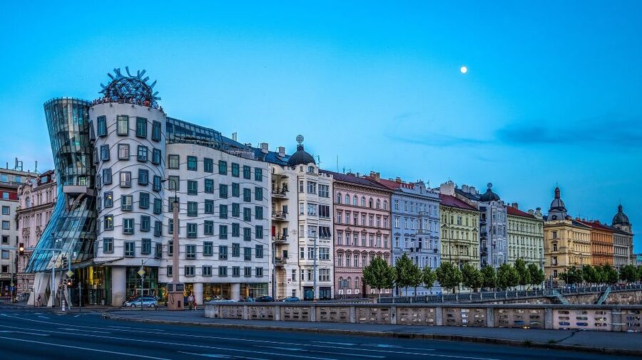 Prague Complete Tour in Spanish & Lunch, Tickets - The Old Town Loop: Astronomical Clock, Powder Tower, Kafka, and More