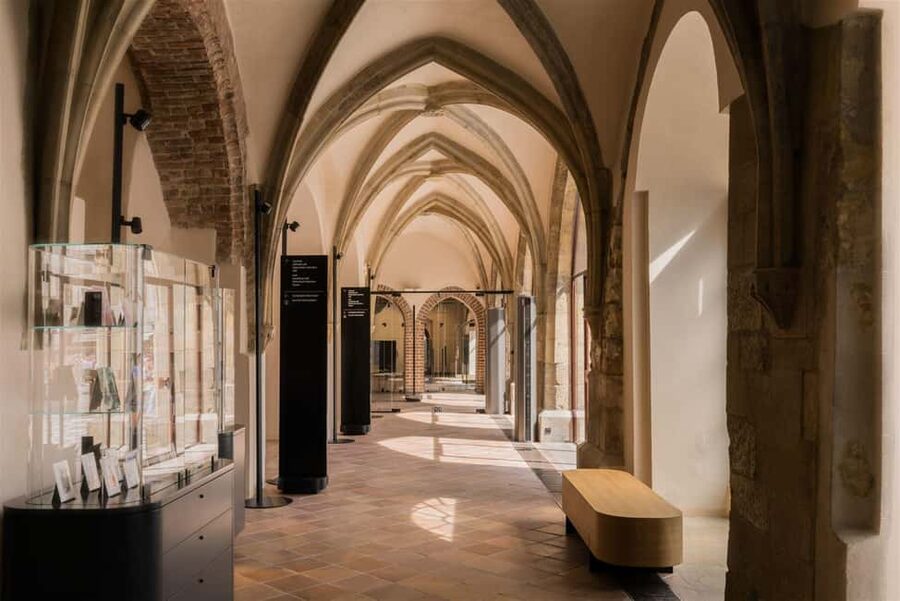 Prague: Dan Brown Tour - Meeting at Old Town Hall, then getting your bearings fast