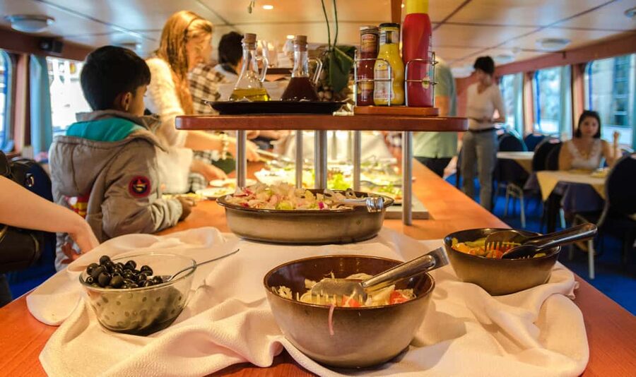 Prague: Dinner Cruise with Hotel Pickup and Drop-off - Key Things to Know Before You Go