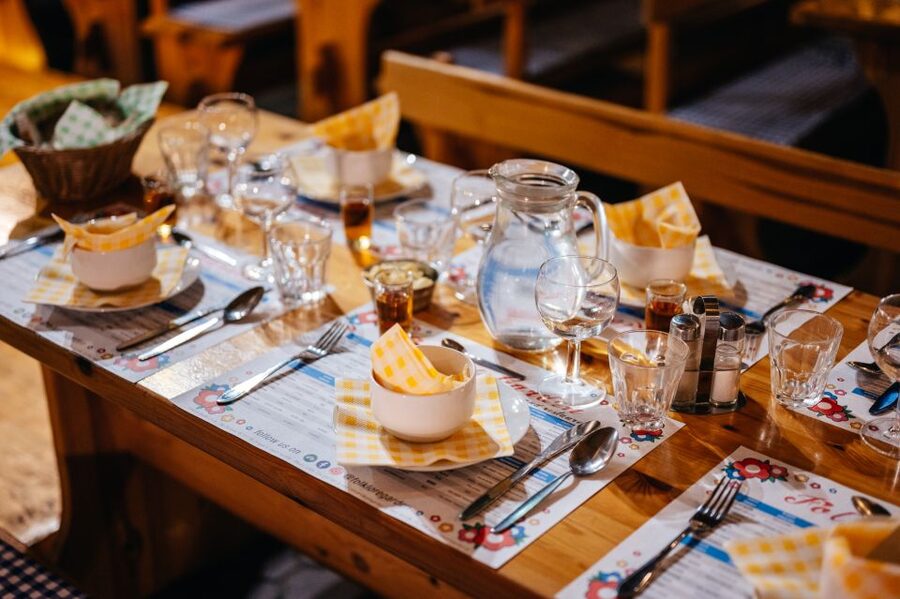 Prague: Dinner with Folk Show and Open Bar - Who this Prague dinner show fits best