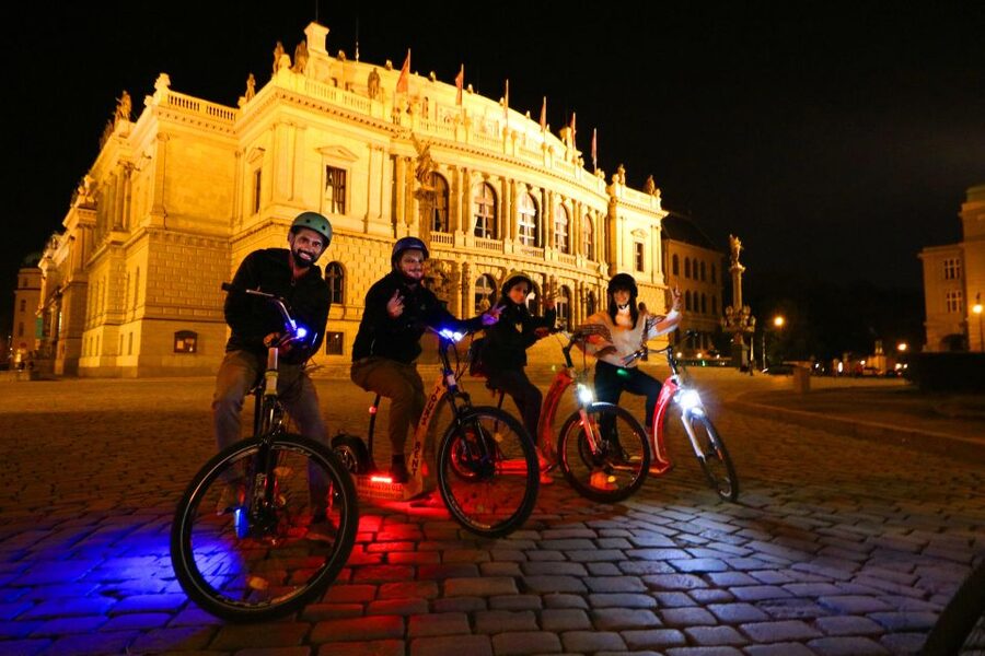 Prague: E-Bike/E-Scooter Viewpoint Tour - A short pause at the Prague Castle complex