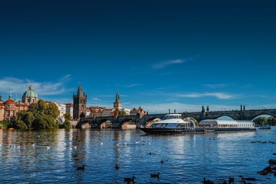 Prague: Evening Vltava River Eco Cruise with Prosecco - Prosecco, Snacks, and Service That Works With the Views
