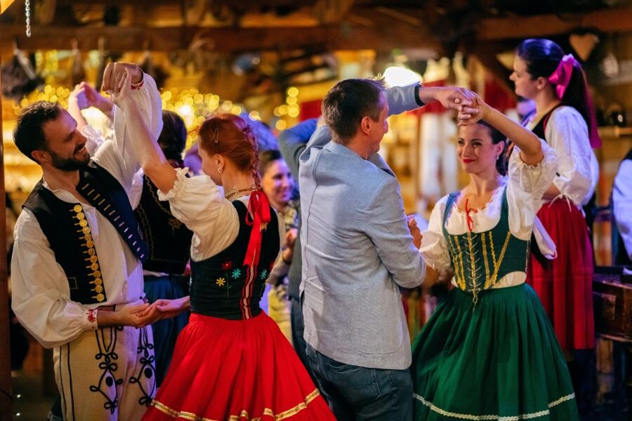 Prague: Folkloric Dinner Show with Unlimited Drinks - 150 minutes of Czech song and dance with a proper dinner