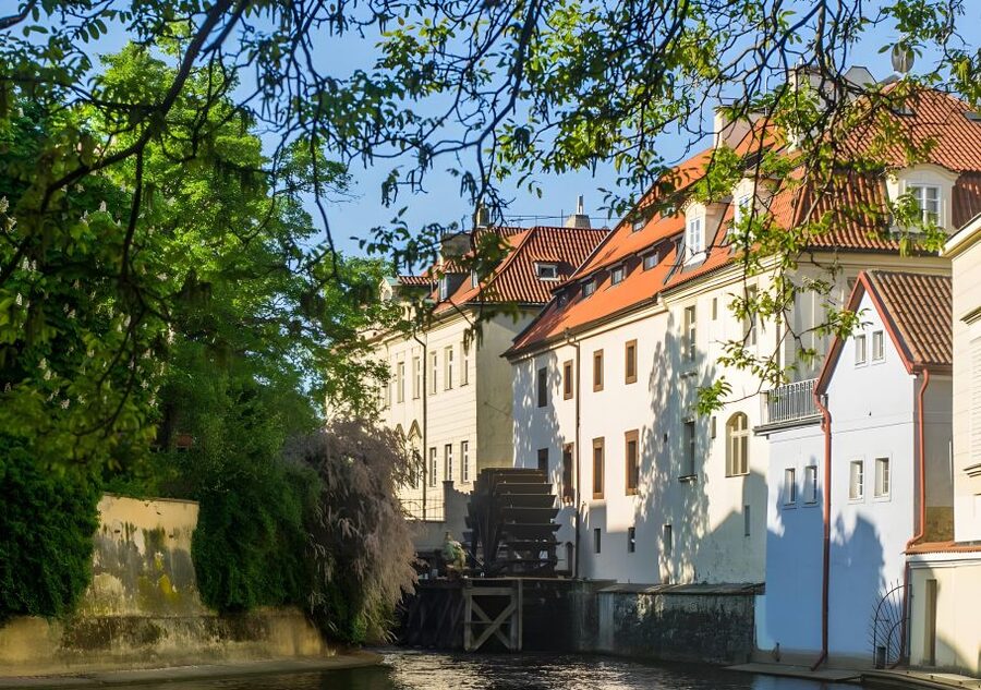 Prague: Full-Day Private Tour of Prague - 5 hours - Why a private, pickup-to-Charles-Bridge walk makes Prague easier