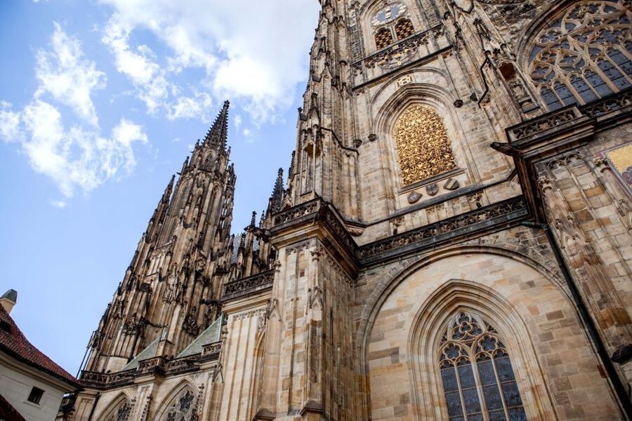 Prague: Full-Day Sightseeing Tour with Cruise and Lunch - Who this Prague tour fits best