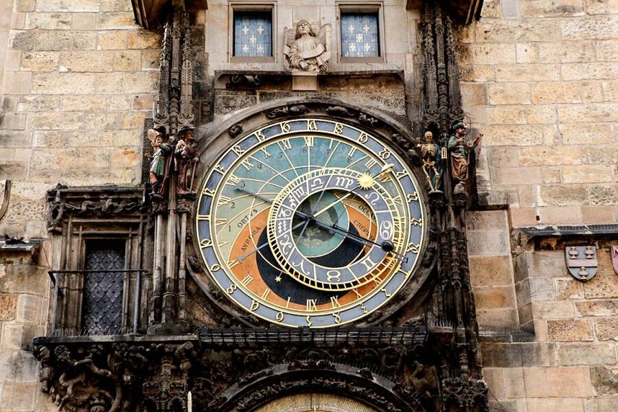 Prague: Full-Day Sightseeing Tour with Cruise and Lunch - Prague Castle and St. Vitus Cathedral: the views you came for