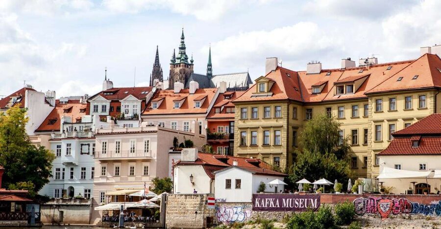 Prague: Full-Day Sightseeing Tour with Cruise and Lunch - Lunch at a traditional pub, strudel or pancake included