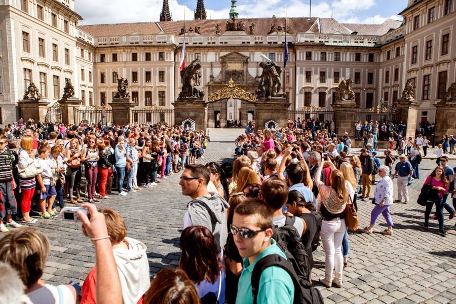Prague: Full-Day Sightseeing Tour with Cruise and Lunch - Josefov Jewish Quarter: Alt Neu Schul, Ceremonial Hall, and the Old Jewish Cemetery