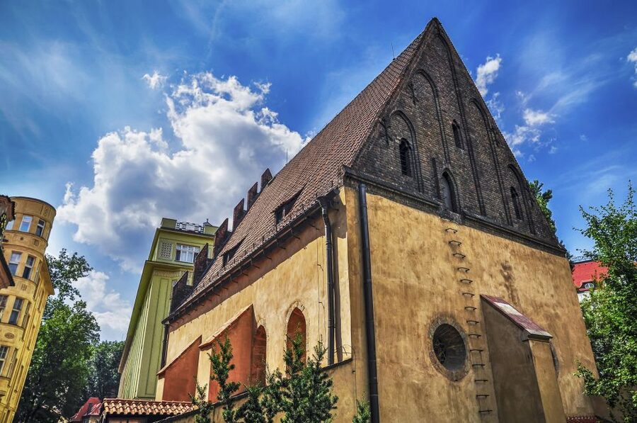 Prague: Full-Day Tour with Lunch and River Boat Cruise - Jewish Quarter Footsteps: Former Ghetto Alleys and Major Landmarks