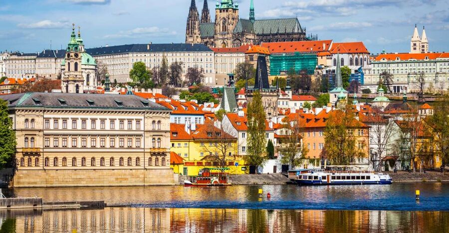 Prague: Full-Day Tour with Lunch and River Boat Cruise - Lunch Break: A Typical Czech Meal Where the Day Resets