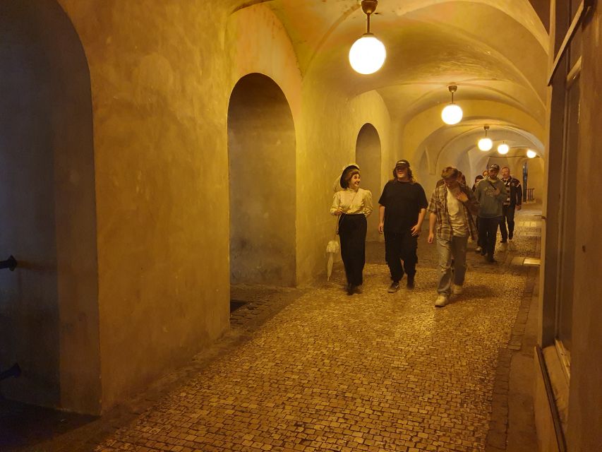 Prague: Ghost Tour - Entering Prague after dark at Staroměstská radnice
